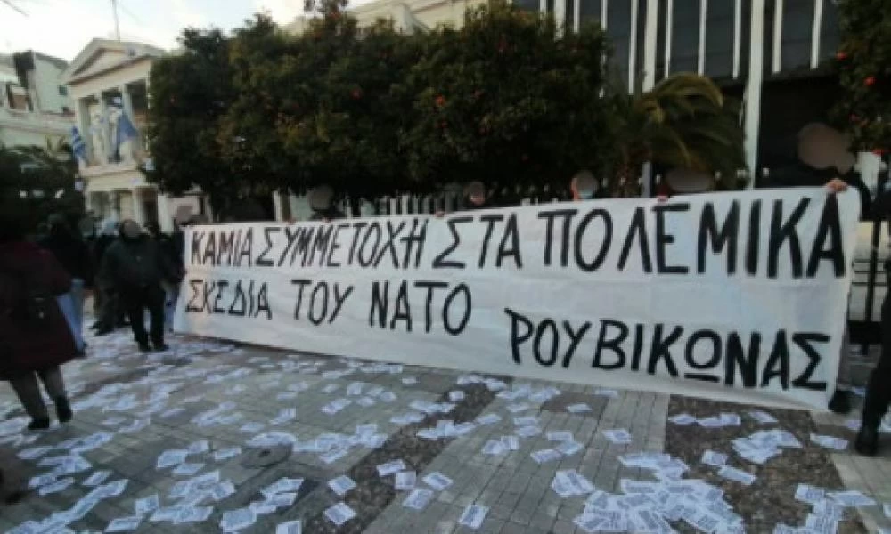 Προσαγωγές 22 μελών του Ρουβίκωνα – Αντιπολεμική διαμαρτυρία στο ΥΠΕΞ